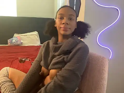 EatSweetMolly online show from March 2, 2025, 12:47 pm