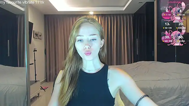 Snapshot of Hot_Mia_ chatting on November 14, 2025, 1:37 pm Hot Mia online show from November 14, 2025, 1:37 pm