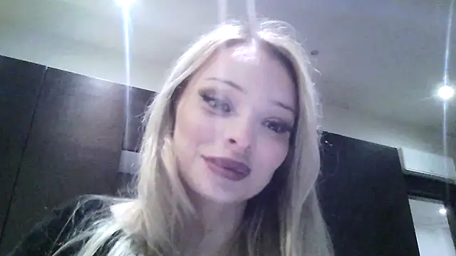 HannaXLove online show from November 7, 2025, 2:32 pm