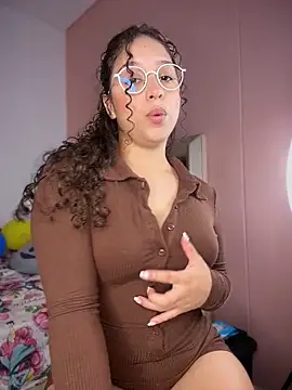 Snapshot of Shara_dreams chatting on June 22, 2026, 12:49 am Shara dreams online show from June 22, 2026, 12:49 am