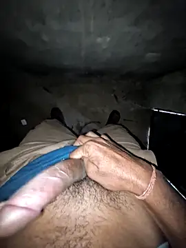 Snapshot of breejs chatting on December 2, 2025, 2:23 am breejs online show from December 2, 2025, 2:23 am