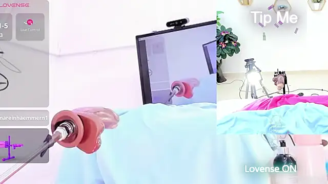 Snapshot of naty_girl_ chatting on March 15, 2025, 5:19 am naty girl online show from March 15, 2025, 5:19 am