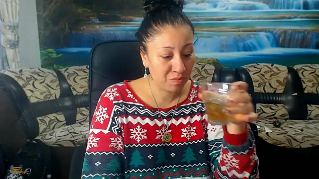 Snapshot of MoistMady chatting on October 4, 2025, 4:36 am MoistMady online show from October 4, 2025, 4:36 am