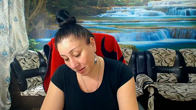 Snapshot of MoistMady chatting on April 13, 2026, 2:54 pm MoistMady online show from April 13, 2026, 2:54 pm