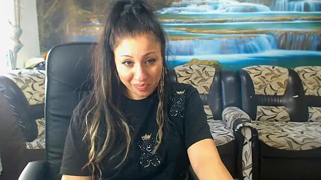 MoistMady online show from November 3, 2025, 1:47 pm