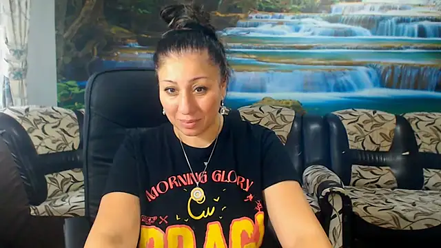 Snapshot of MoistMady chatting on October 8, 2025, 6:59 am MoistMady online show from October 8, 2025, 6:59 am