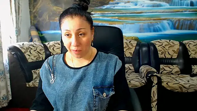 Snapshot of MoistMady chatting on March 9, 2025, 8:18 am MoistMady online show from March 9, 2025, 8:18 am