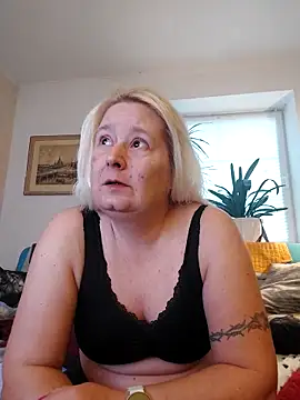 Snapshot of GeileEstelle chatting on November 14, 2025, 1:59 pm GeileEstelle online show from November 14, 2025, 1:59 pm