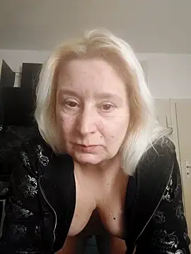 Snapshot of GeileEstelle chatting on November 11, 2025, 5:35 am GeileEstelle online show from November 11, 2025, 5:35 am