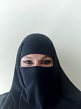 evelyn  salah online show from October 19, 2025, 8:11 pm