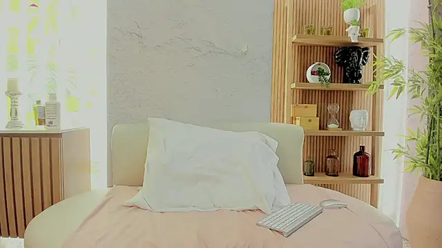 Scarleett 22 online show from February 21, 2026, 7:49 pm