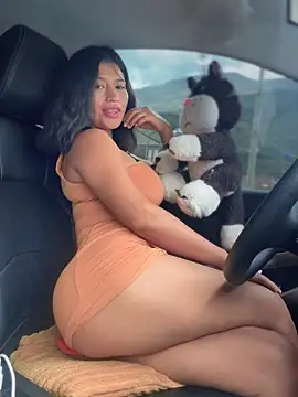 Snapshot of sexi_noemi chatting on November 4, 2025, 2:10 pm sexi noemi online show from November 4, 2025, 2:10 pm