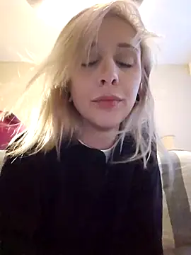 Snapshot of AmethystFoxx chatting on December 3, 2025, 9:58 pm AmethystFoxx online show from December 3, 2025, 9:58 pm