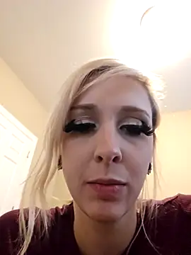 Snapshot of AmethystFoxx chatting on November 15, 2025, 10:25 pm AmethystFoxx online show from November 15, 2025, 10:25 pm