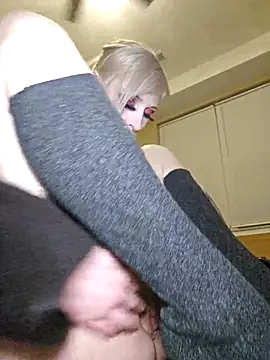 Snapshot of AmethystFoxx chatting on December 1, 2025, 11:27 pm AmethystFoxx online show from December 1, 2025, 11:27 pm