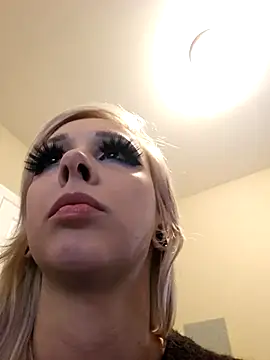 Snapshot of AmethystFoxx chatting on November 20, 2025, 10:42 pm AmethystFoxx online show from November 20, 2025, 10:42 pm