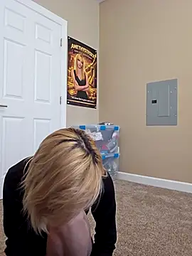 AmethystFoxx online show from April 3, 2026, 6:36 pm