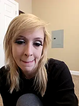 AmethystFoxx online show from April 4, 2026, 5:19 pm