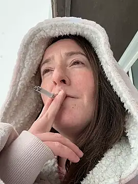 Snapshot of Mini_And_The_Bear chatting on February 19, 2026, 7:44 pm Mini And The Bear online show from February 19, 2026, 7:44 pm