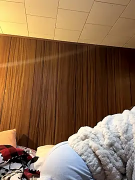 Snapshot of Mini_And_The_Bear chatting on January 13, 2026, 9:41 pm Mini And The Bear online show from January 13, 2026, 9:41 pm