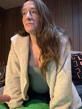 Snapshot of Mini_And_The_Bear chatting on February 7, 2026, 7:55 pm Mini And The Bear online show from February 7, 2026, 7:55 pm