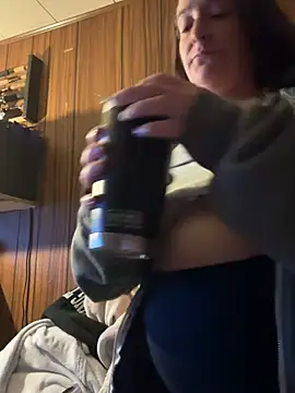 Snapshot of Mini_And_The_Bear chatting on February 25, 2026, 12:00 am Mini And The Bear online show from February 25, 2026, 12:00 am