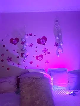 Snapshot of BellaBellaHot chatting on December 16, 2025, 2:32 pm BellaBellaHot online show from December 16, 2025, 2:32 pm