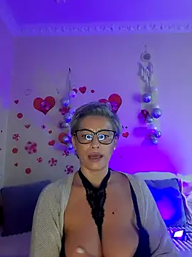 Snapshot of BellaBellaHot chatting on October 26, 2025, 11:21 am BellaBellaHot online show from October 26, 2025, 11:21 am