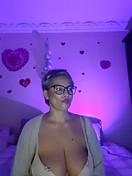 Snapshot of BellaBellaHot chatting on October 25, 2025, 12:50 pm BellaBellaHot online show from October 25, 2025, 12:50 pm