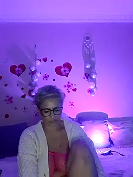 Snapshot of BellaBellaHot chatting on November 7, 2025, 2:10 pm BellaBellaHot online show from November 7, 2025, 2:10 pm