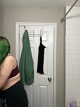 itsbabydashh online show from April 15, 2026, 1:04 pm