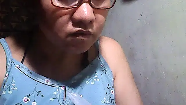 sweetsosie18 online show from April 18, 2026, 8:16 am