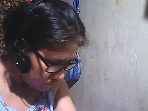 sweetsosie18 online show from February 18, 2026, 7:10 pm