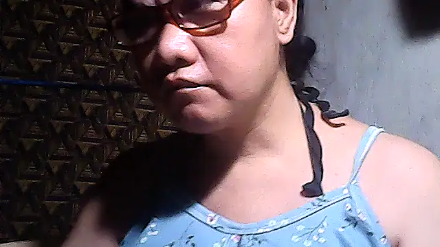 sweetsosie18 online show from April 19, 2026, 8:37 am