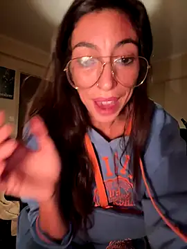 Snapshot of amanilouve chatting on November 1, 2025, 3:17 pm amanilouve online show from November 1, 2025, 3:17 pm