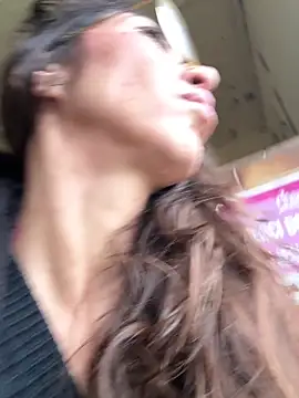 Snapshot of amanilouve chatting on November 6, 2025, 11:47 am amanilouve online show from November 6, 2025, 11:47 am