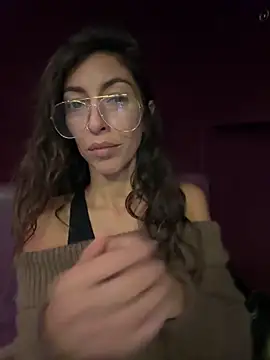 Snapshot of amanilouve chatting on October 28, 2025, 3:11 pm amanilouve online show from October 28, 2025, 3:11 pm