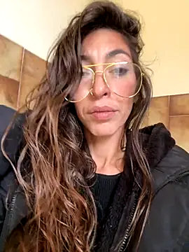 Snapshot of amanilouve chatting on November 7, 2025, 10:53 am amanilouve online show from November 7, 2025, 10:53 am