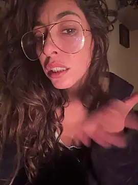 Snapshot of amanilouve chatting on November 8, 2025, 6:11 pm amanilouve online show from November 8, 2025, 6:11 pm