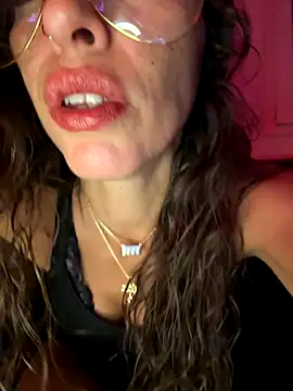 Snapshot of amanilouve chatting on November 27, 2025, 7:03 pm amanilouve online show from November 27, 2025, 7:03 pm