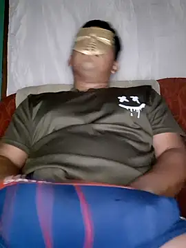 Snapshot of Efrain2090 chatting on December 13, 2025, 10:16 pm Efrain2090 online show from December 13, 2025, 10:16 pm