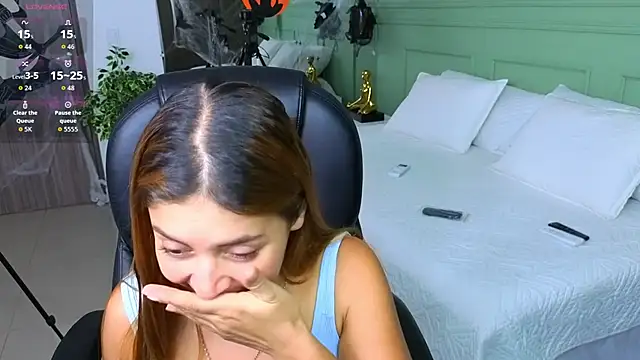 Snapshot of ROSE__15 chatting on October 18, 2025, 7:38 pm ROSE 15 online show from October 18, 2025, 7:38 pm