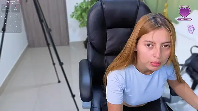 Snapshot of ROSE__15 chatting on September 26, 2025, 7:32 pm ROSE 15 online show from September 26, 2025, 7:32 pm