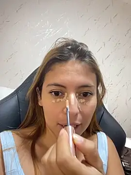 Snapshot of ROSE__15 chatting on October 5, 2025, 11:45 am ROSE 15 online show from October 5, 2025, 11:45 am