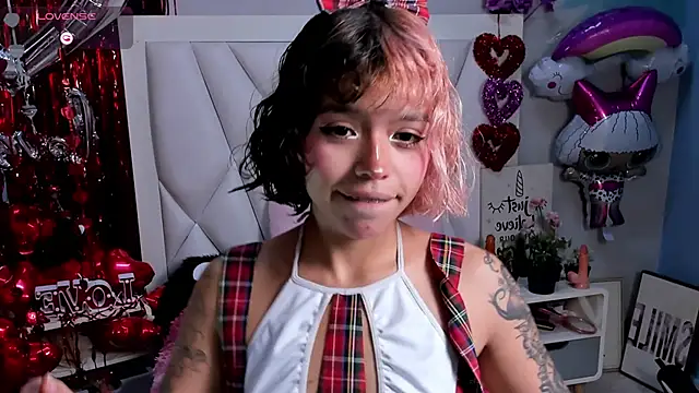 Snapshot of katalina_garcia chatting on March 6, 2025, 11:53 pm katalina garcia online show from March 6, 2025, 11:53 pm