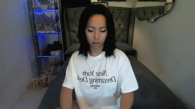 reighnempress online show from April 11, 2026, 1:35 am