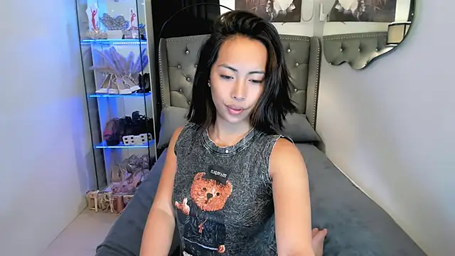 reighnempress online show from March 25, 2026, 3:17 am