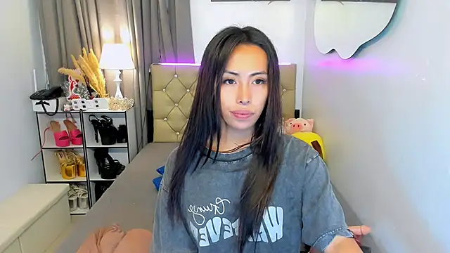 Snapshot of reighnempress chatting on March 22, 2025, 5:17 am reighnempress online show from March 22, 2025, 5:17 am