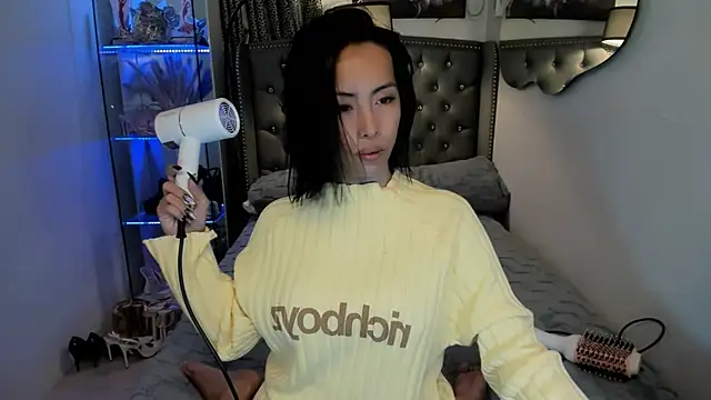 Snapshot of reighnempress chatting on December 2, 2025, 2:45 am reighnempress online show from December 2, 2025, 2:45 am