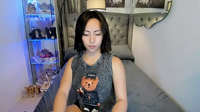 Snapshot of reighnempress chatting on November 8, 2025, 3:32 am reighnempress online show from November 8, 2025, 3:32 am